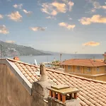 Le Saint Michel,dernier Etage, Vieux Menton, Zone Pietonne *