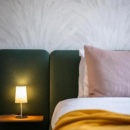 Le Saint Michel,dernier Etage, Vieux Menton, Zone Pietonne