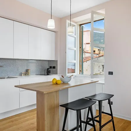 Le Saint Michel,dernier Etage, Vieux Menton, Zone Pietonne דירה