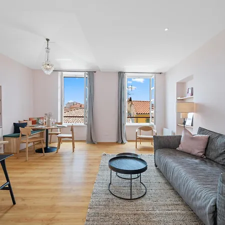 Le Saint Michel,dernier Etage, Vieux Menton, Zone Pietonne Ментона