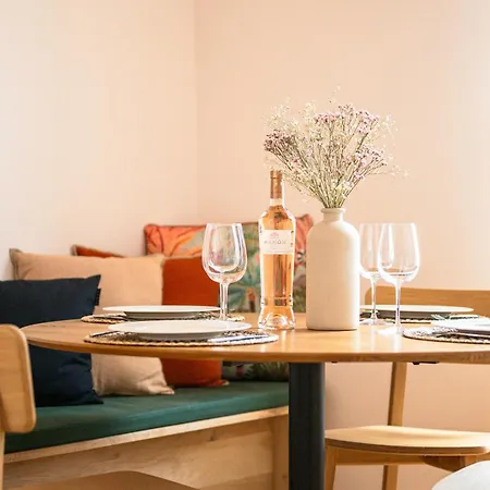 Апартаменты Le Saint Michel,dernier Etage, Vieux Menton, Zone Pietonne *